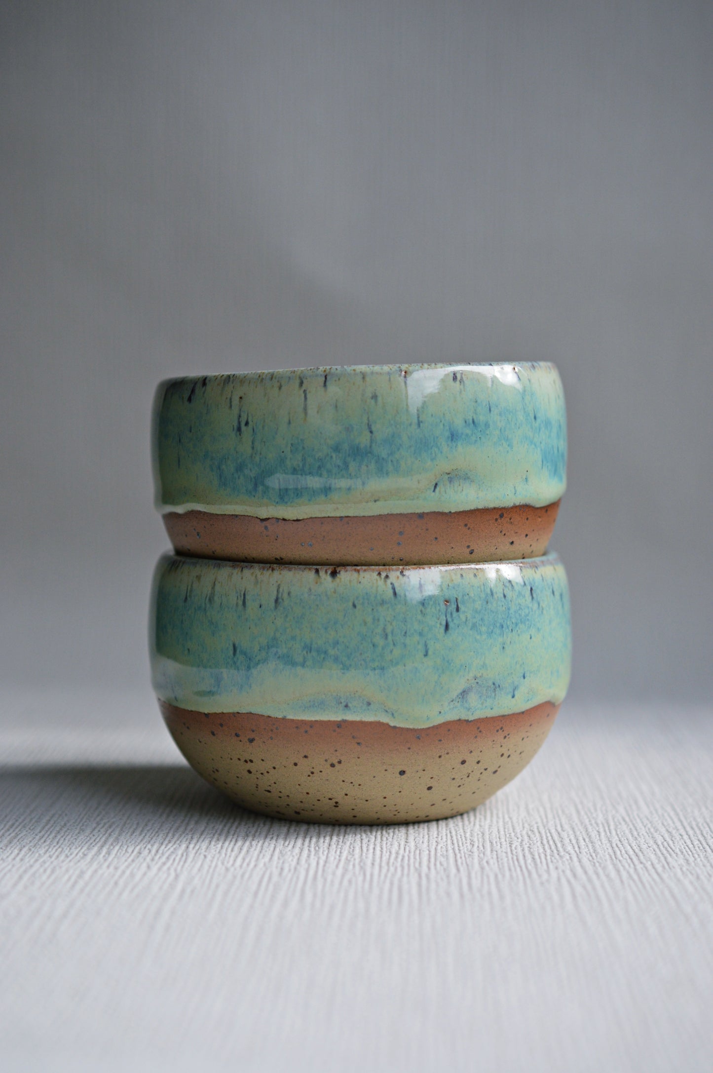 Becher Grün / Spots / flach