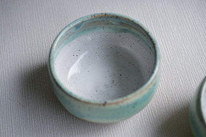 Becher Grün / Spots / flach